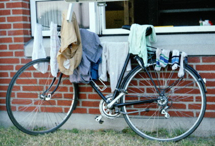 En cykel betyder også, man altid har et godt tørrestativ med sig (Ribe 1989)